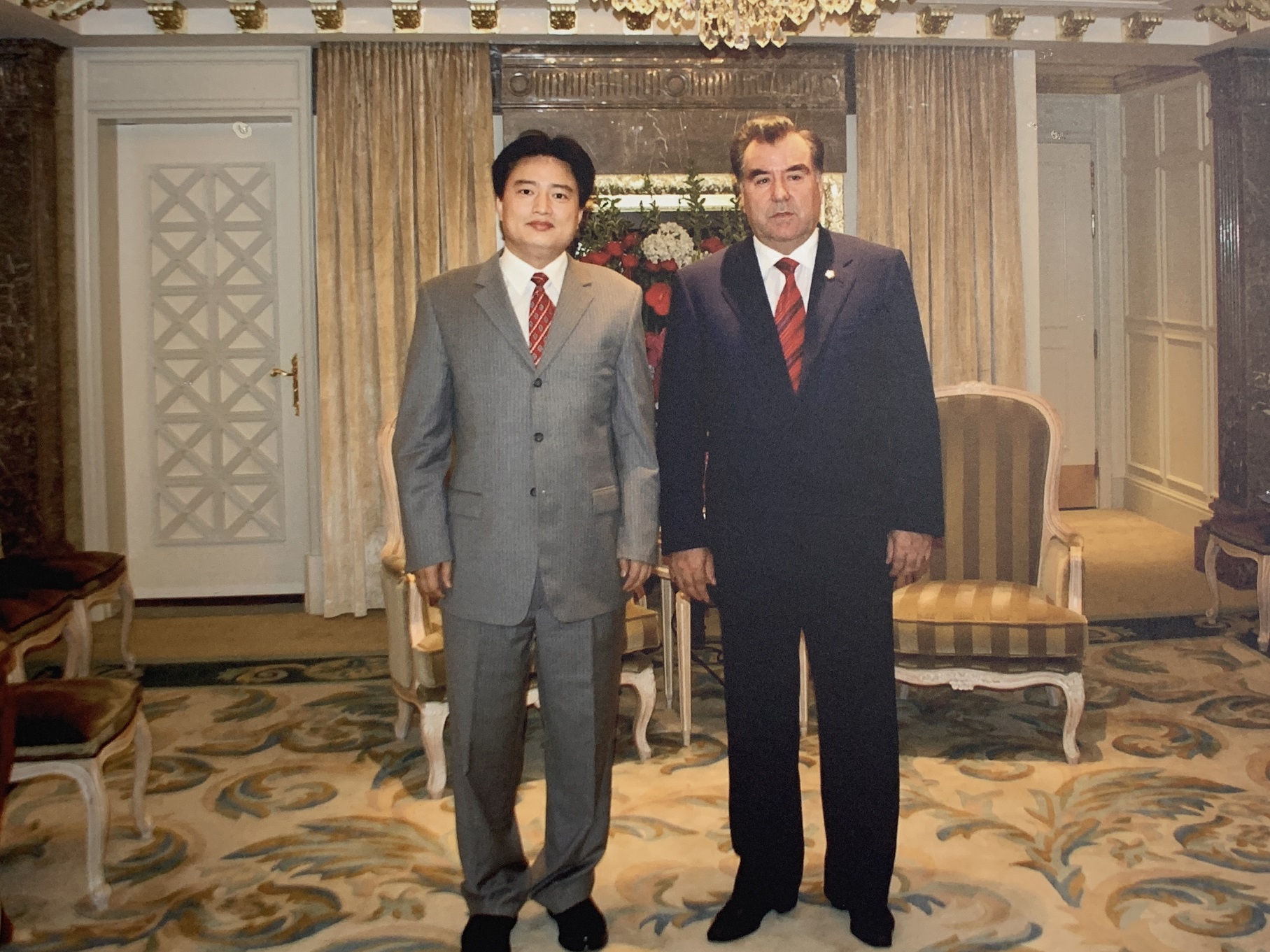 公司领导会晤塔吉克斯坦总统